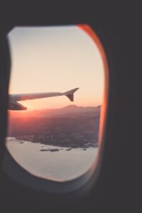 Englischsprechen, zum Beispiel im Flugzeug.